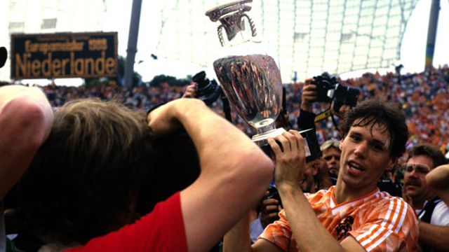 Marco van Basten lifts the trophy for Netherlands in 1988
